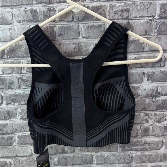 NWT Black and Gray Nike Women's Sports Bra - Picture 4 of 7